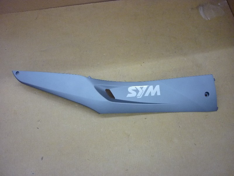 Облицовка боковая правая серый (GY-010U)