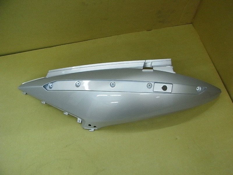 Облицовка задняя левая серебристый (S-421S)