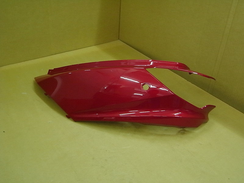 Облицовка задняя левая красный (R-010CA)