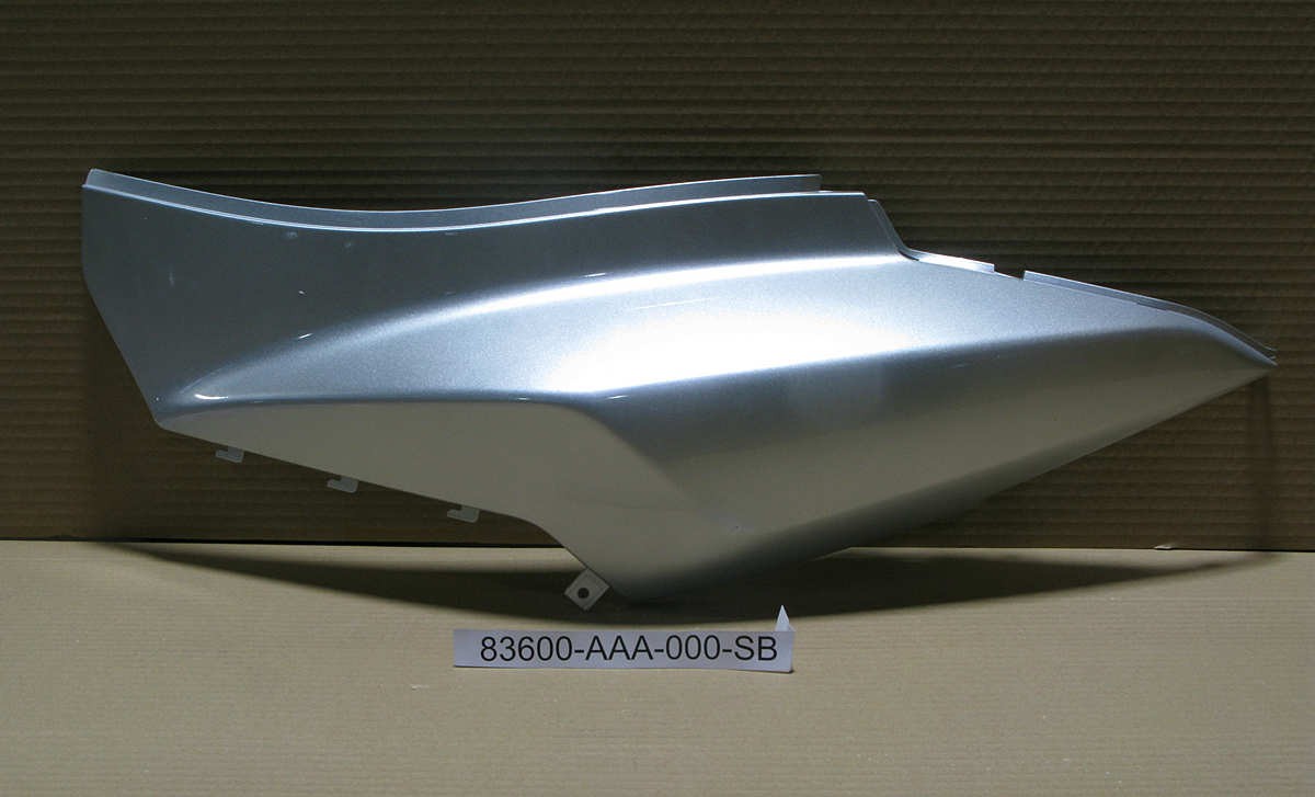 Облицовка задняя левая серебристый (S-880S)