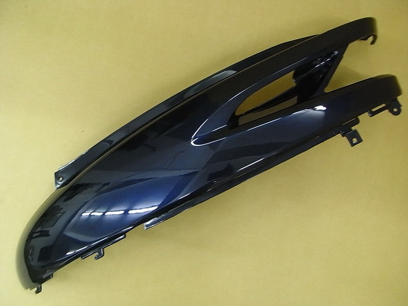 Облицовка под седлом левая серебристый_S-880S