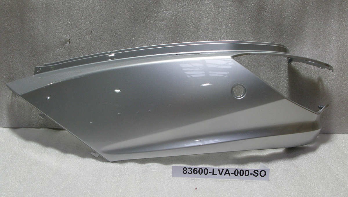 Облицовка задняя левая серебристый (S-421S)