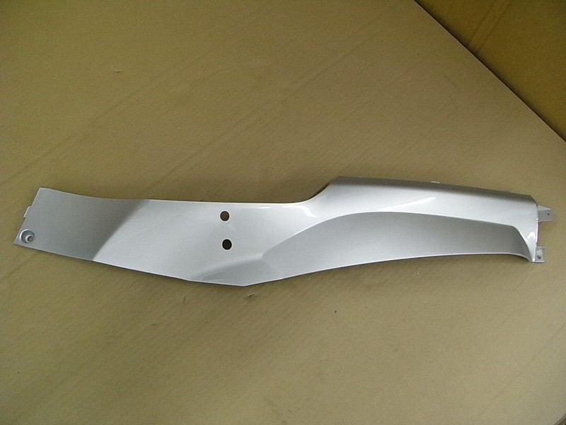 Облицовка боковая левая серебристый_S-880S