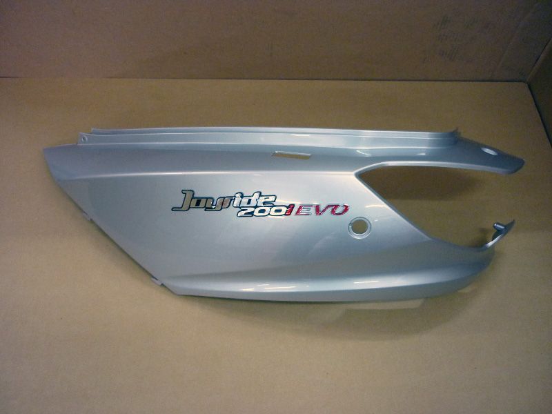 Облицовка задняя левая серебристый (S-421S)