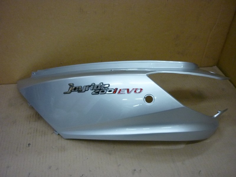 Облицовка задняя левая серебристый (S-421S)