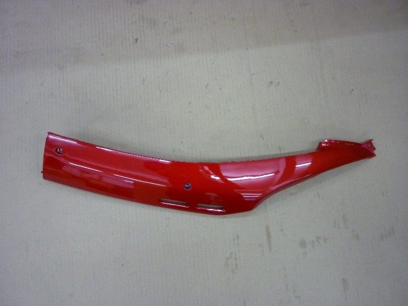 Облицовка боковая левая красный_R-010CA