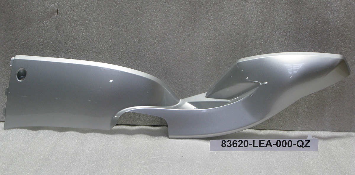 Облицовка боковая левая серебристый_S-421S-D