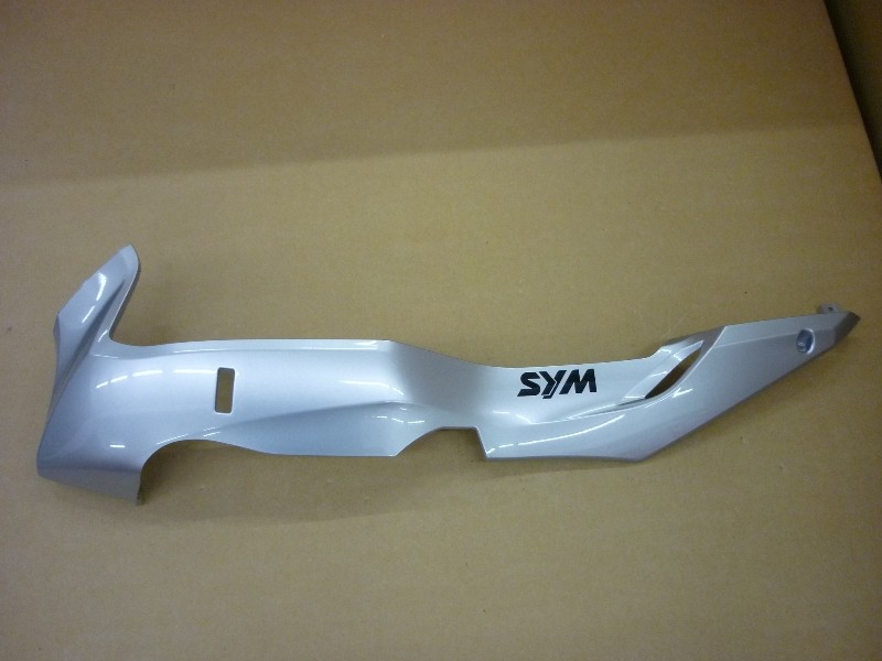 Облицовка боковая нижняя левая серебристый_S-7S