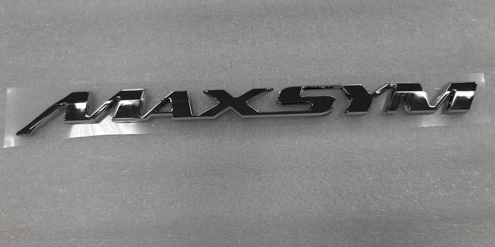 Эмблема правого пластика