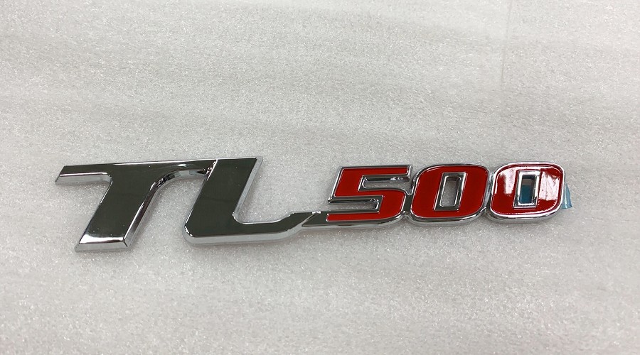 Эмблема правого пластика