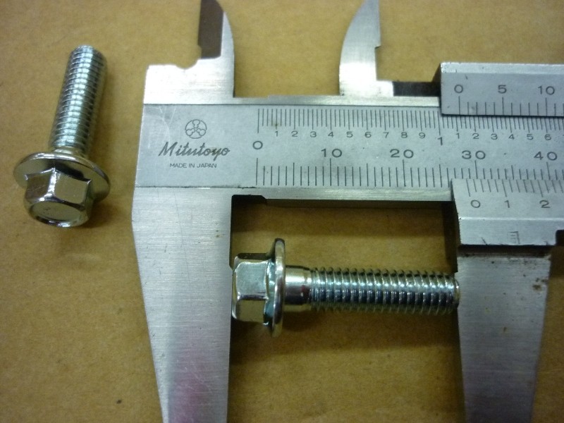 Винт с фланцем М6х22