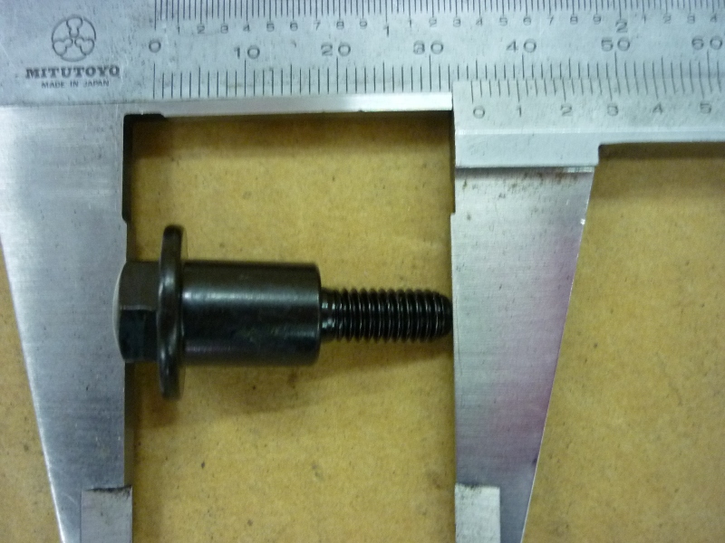 Болт клапанной крышки