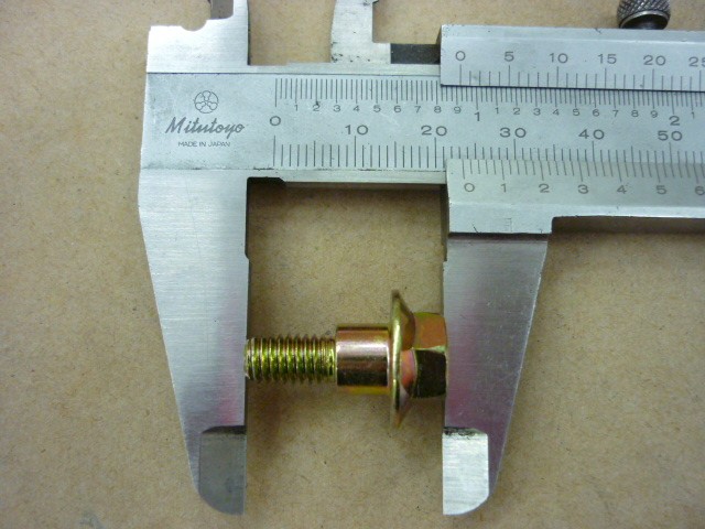 Винт с фланцем