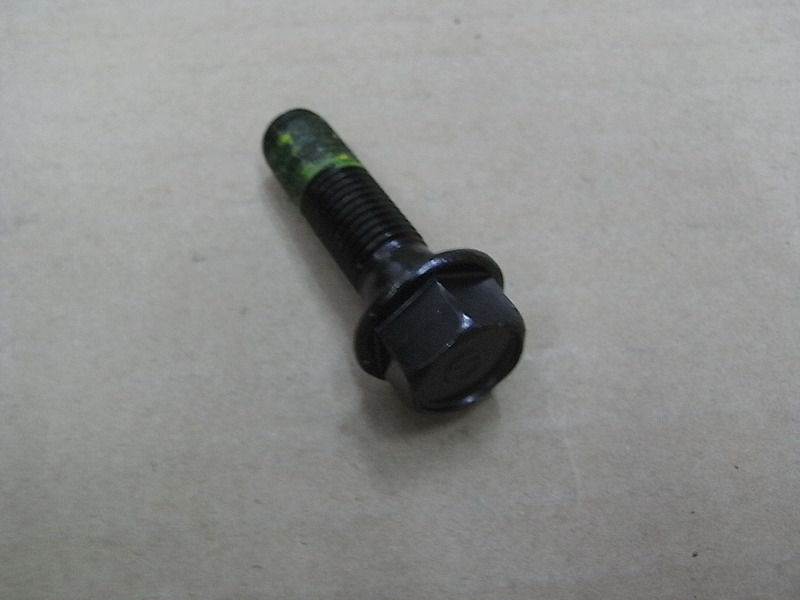 Шпилька крепления опоры центральной