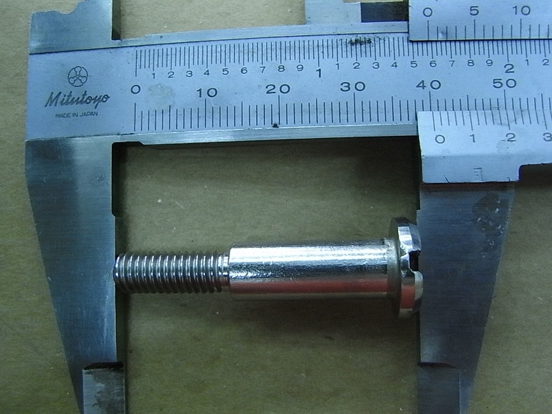 Болт рычага поворотный