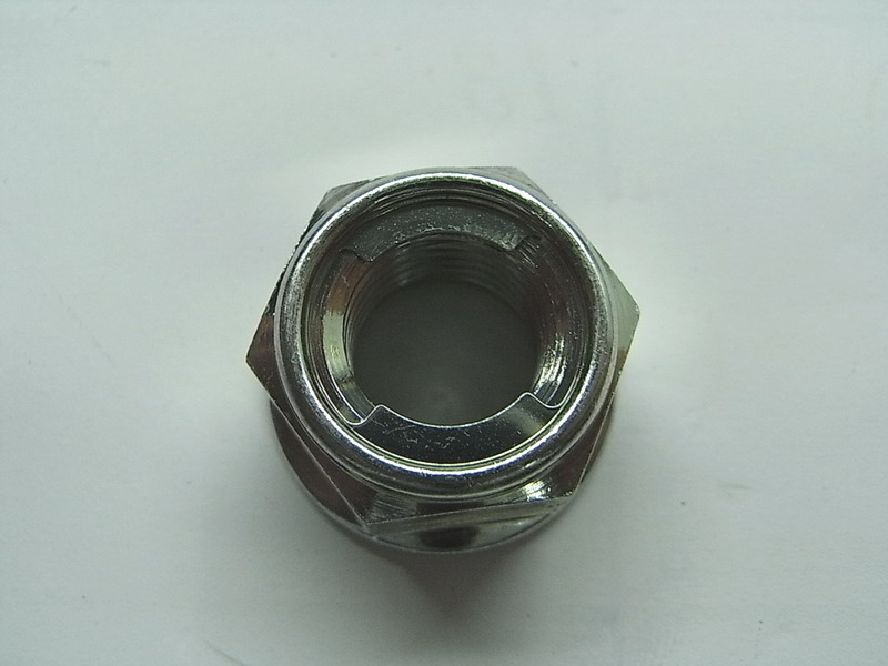 Гайка крепления заднего маятника M14х265