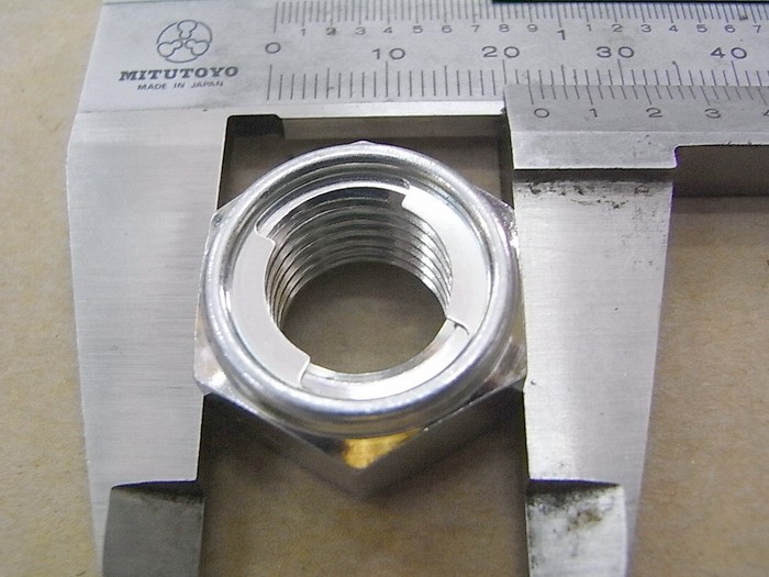 Гайка самоконтрящаяся М14