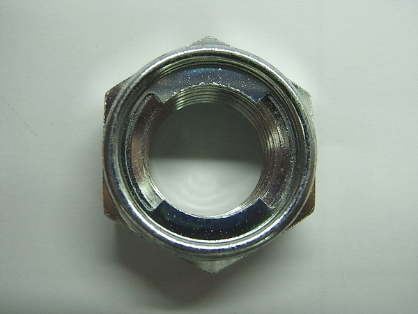 Гайка самоконтрящаяся М16