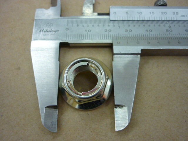 Гайка с фланцем самоконтрящаяся М12