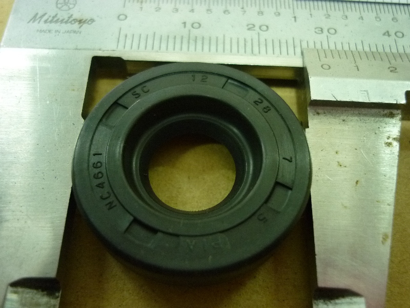 Сальник 12x28x7 насоса системы охлаждения