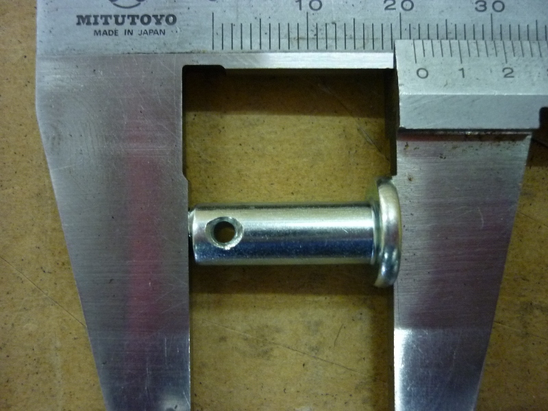 Ось кронштейна опоры для ног