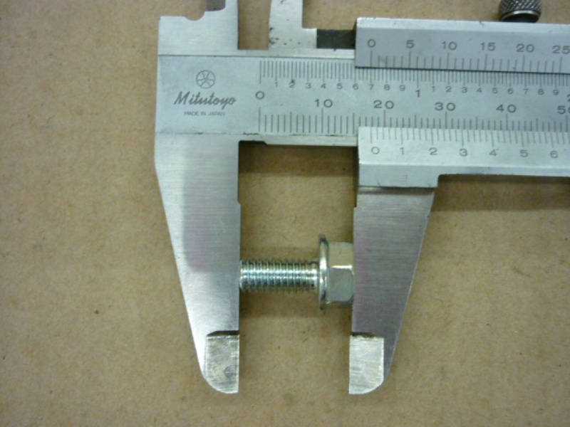 Винт с фланцем М6х12