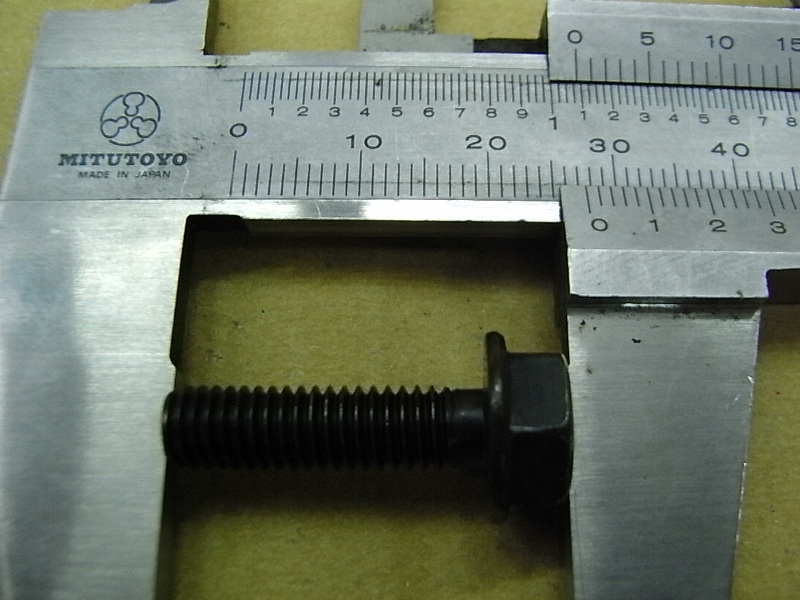 Винт с фланцем М6х22