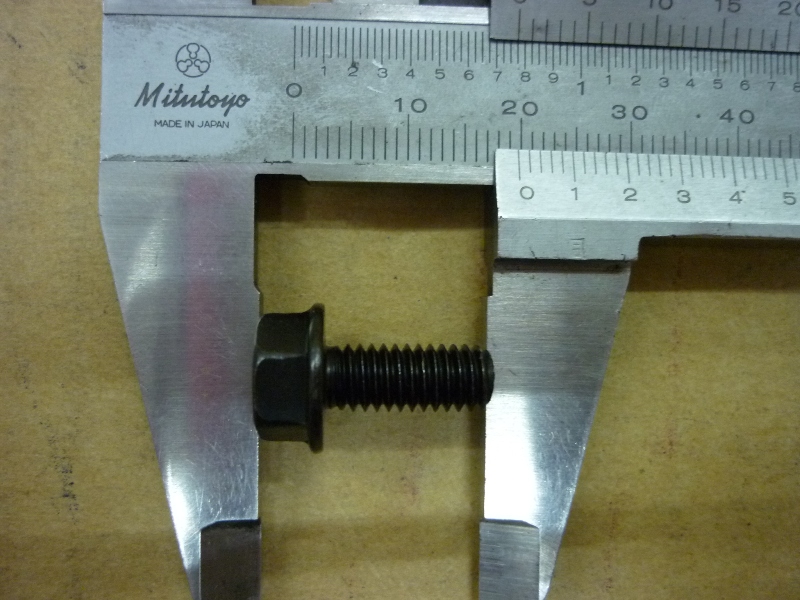 Винт с фланцем