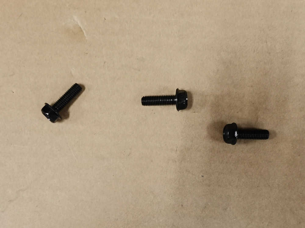 Винт с фланцем M6x20