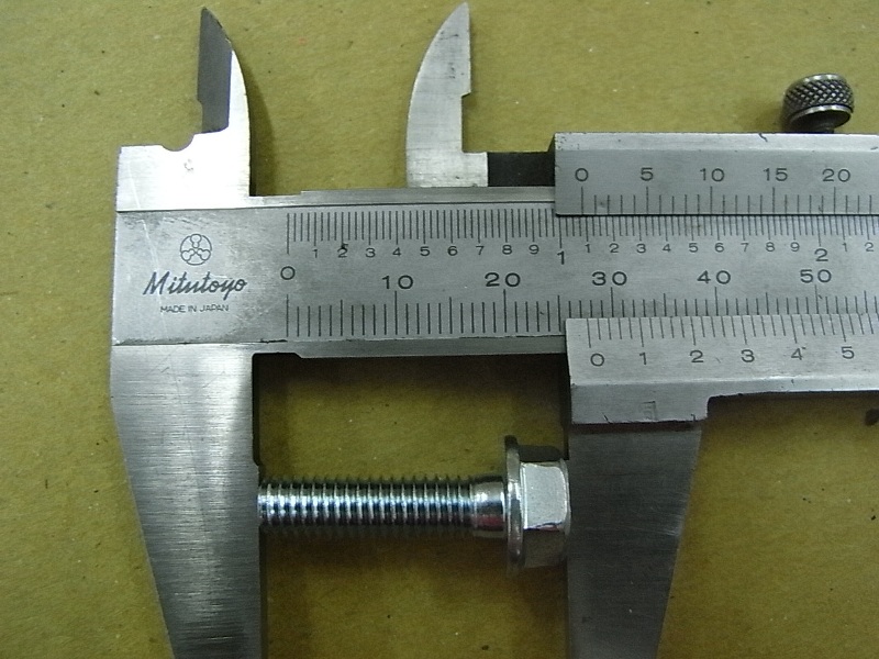 Винт с фланцем M6x22