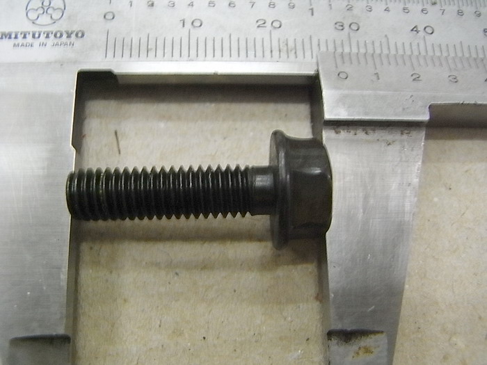 Винт с фланцем М6х22