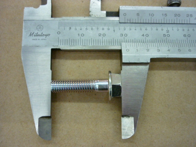 Винт с фланцем M6x25