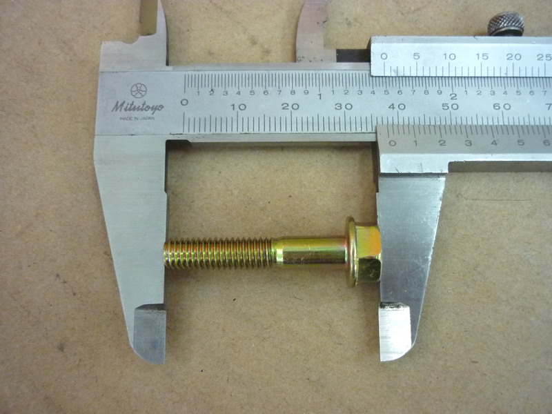 Винт с фланцем M6x32