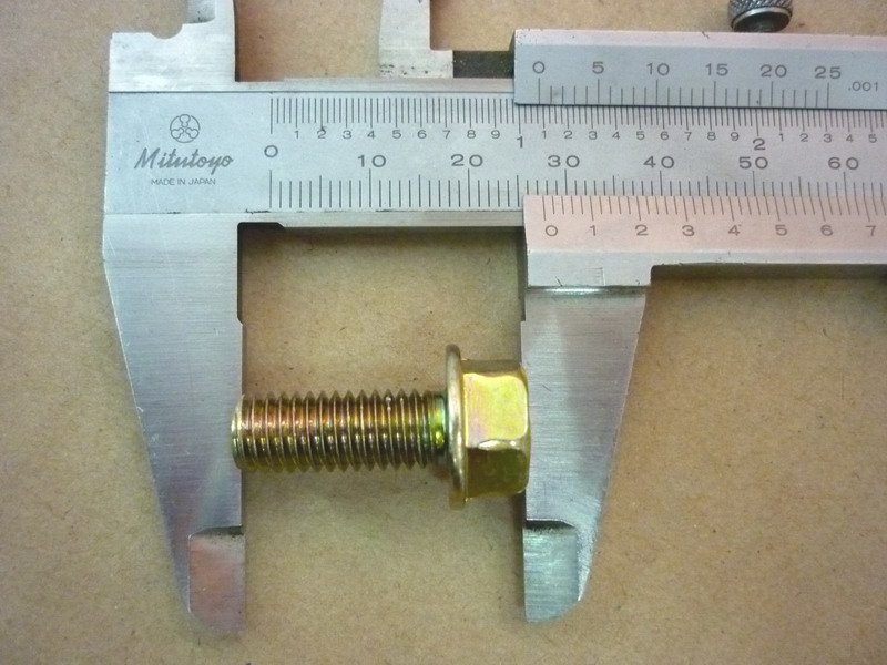 Винт с фланцем