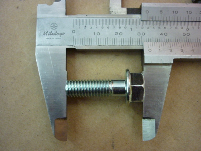 Винт с фланцем M8x25