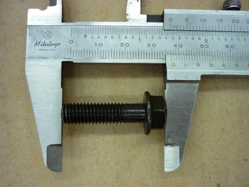 Винт с фланцем