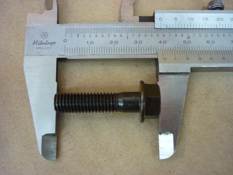 Винт с фланцем M8x32