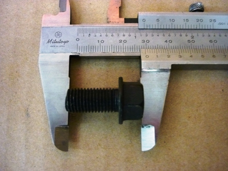 Винт с фланцем M6x20