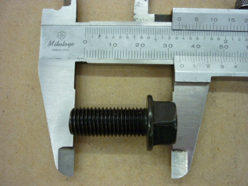 Винт с фланцем M10x25