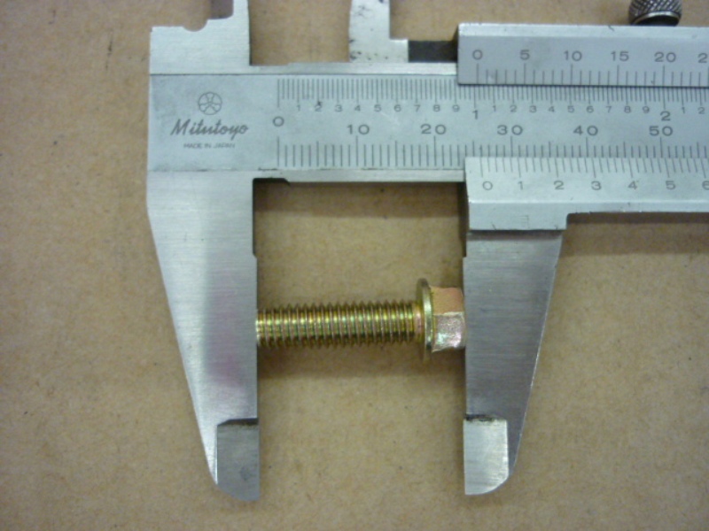 Винт с фланцем M6x22