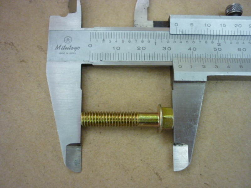 Винт с фланцем М6х28