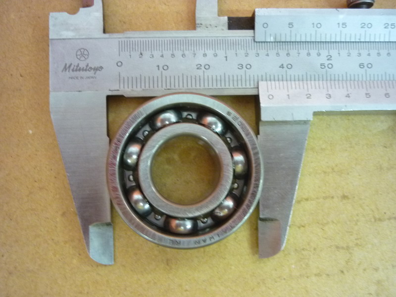 Подшипник шариковый радиальный 6202