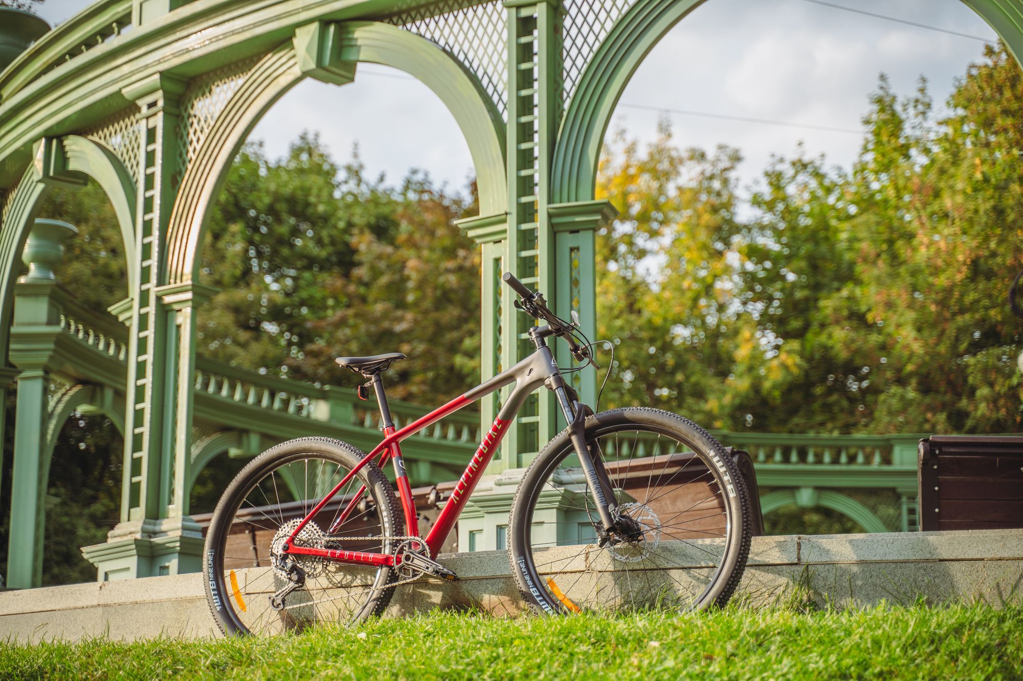 Велосипед горный Alpinebike Apollo Черно-красный
