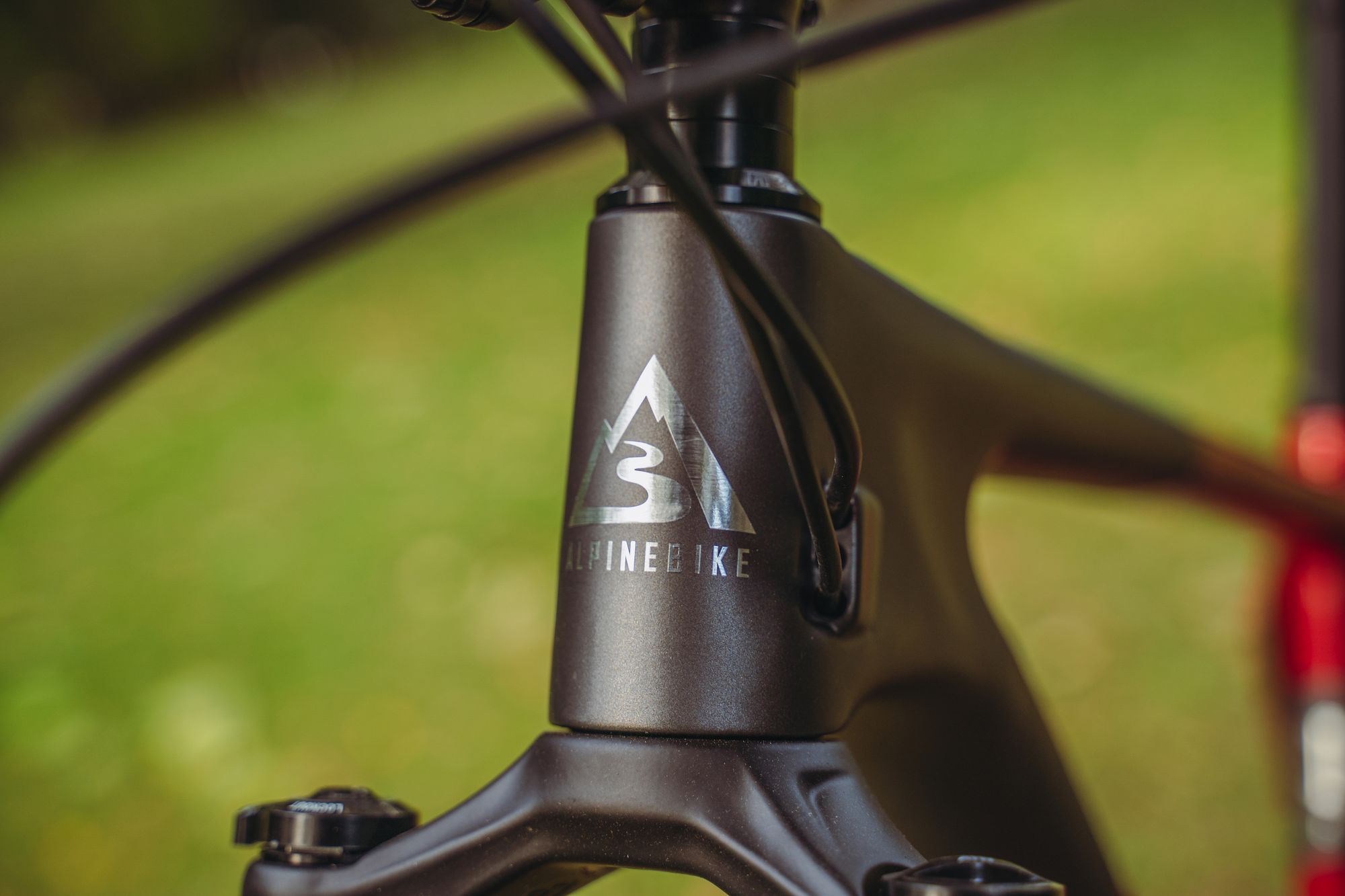 Велосипед горный Alpinebike Apollo Черно-красный