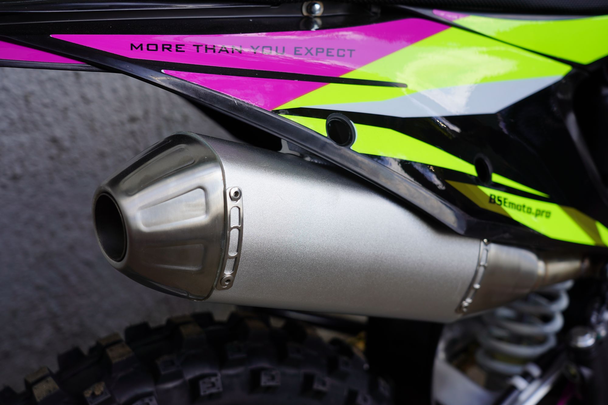 Наклейки BSE T8 Neon Storm (Sport)