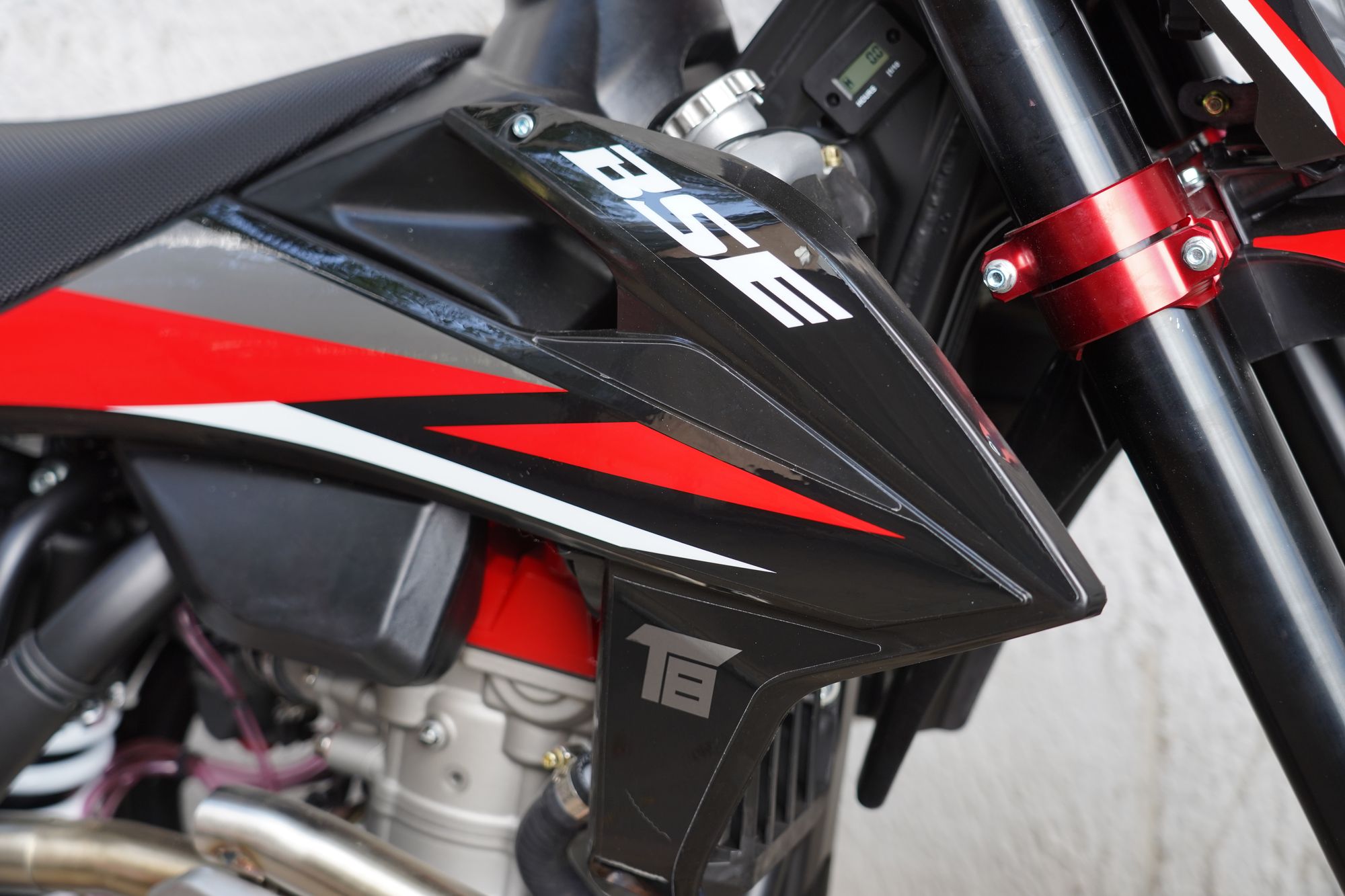 Наклейки BSE T8 Red Storm (Sport)