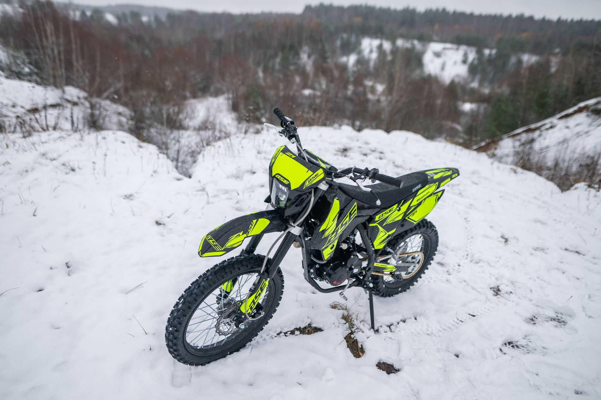 Эндуро / кроссовый мотоцикл BSE Z1 Neon Raven