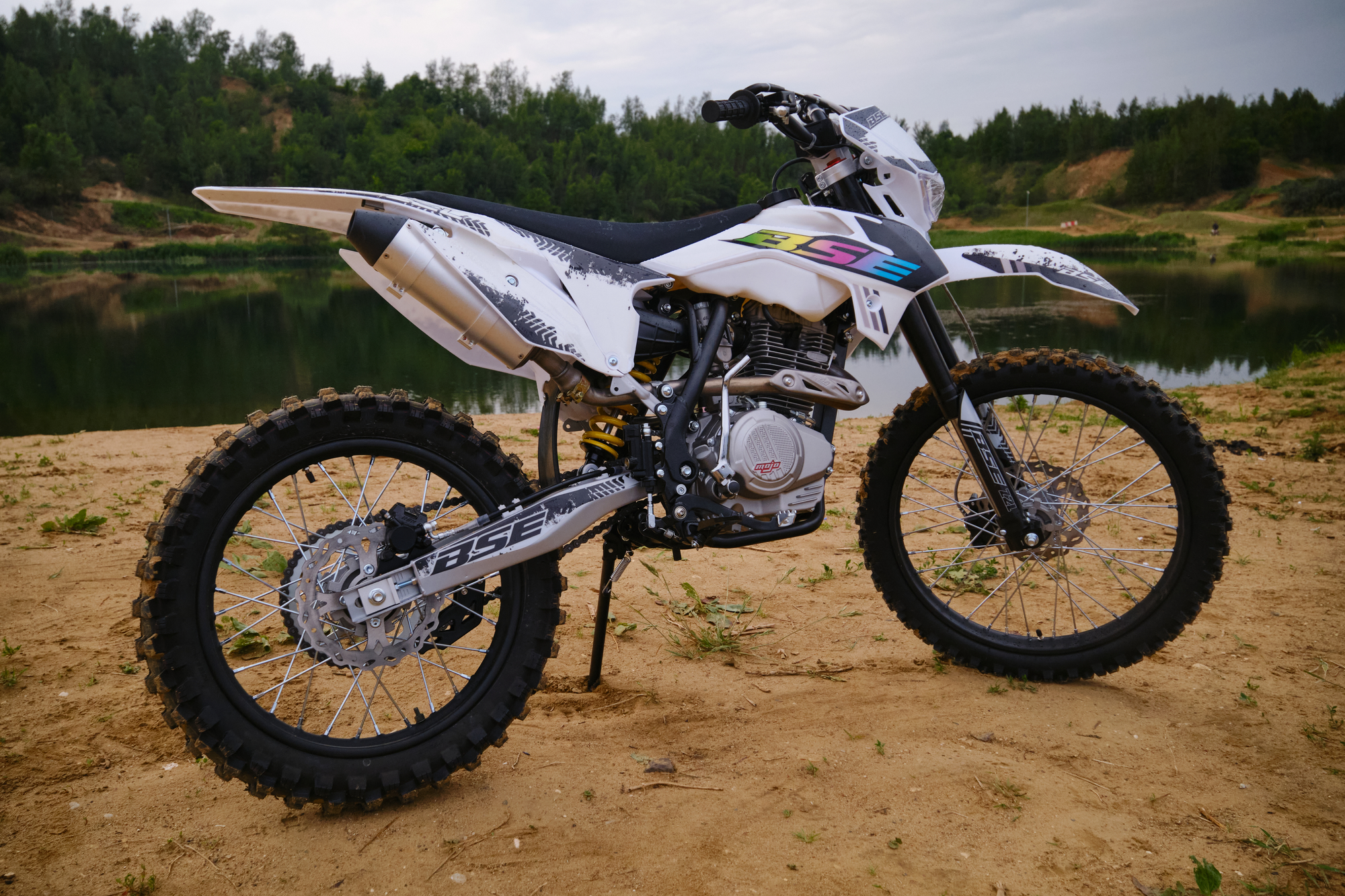 Эндуро / кроссовый мотоцикл BSE Z2 L 21/18 Apex