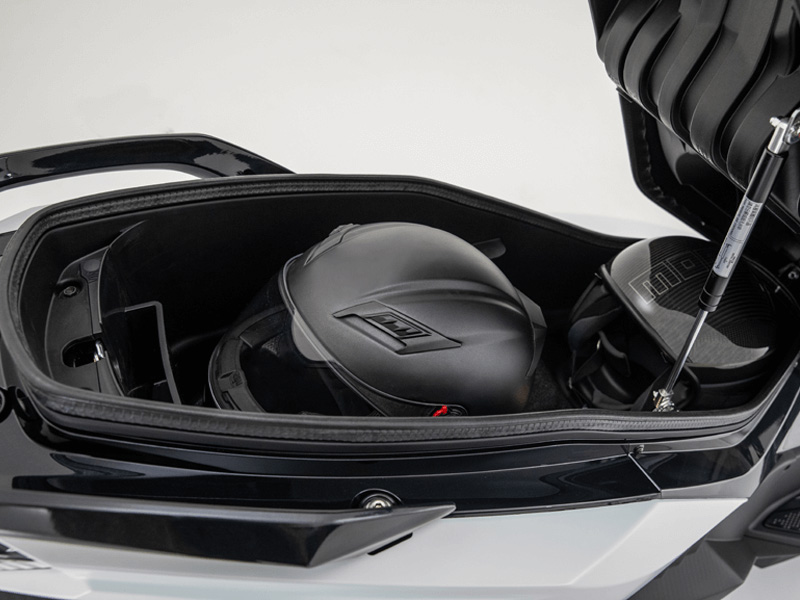 Максискутер SYM CRUiSYM 300 белый