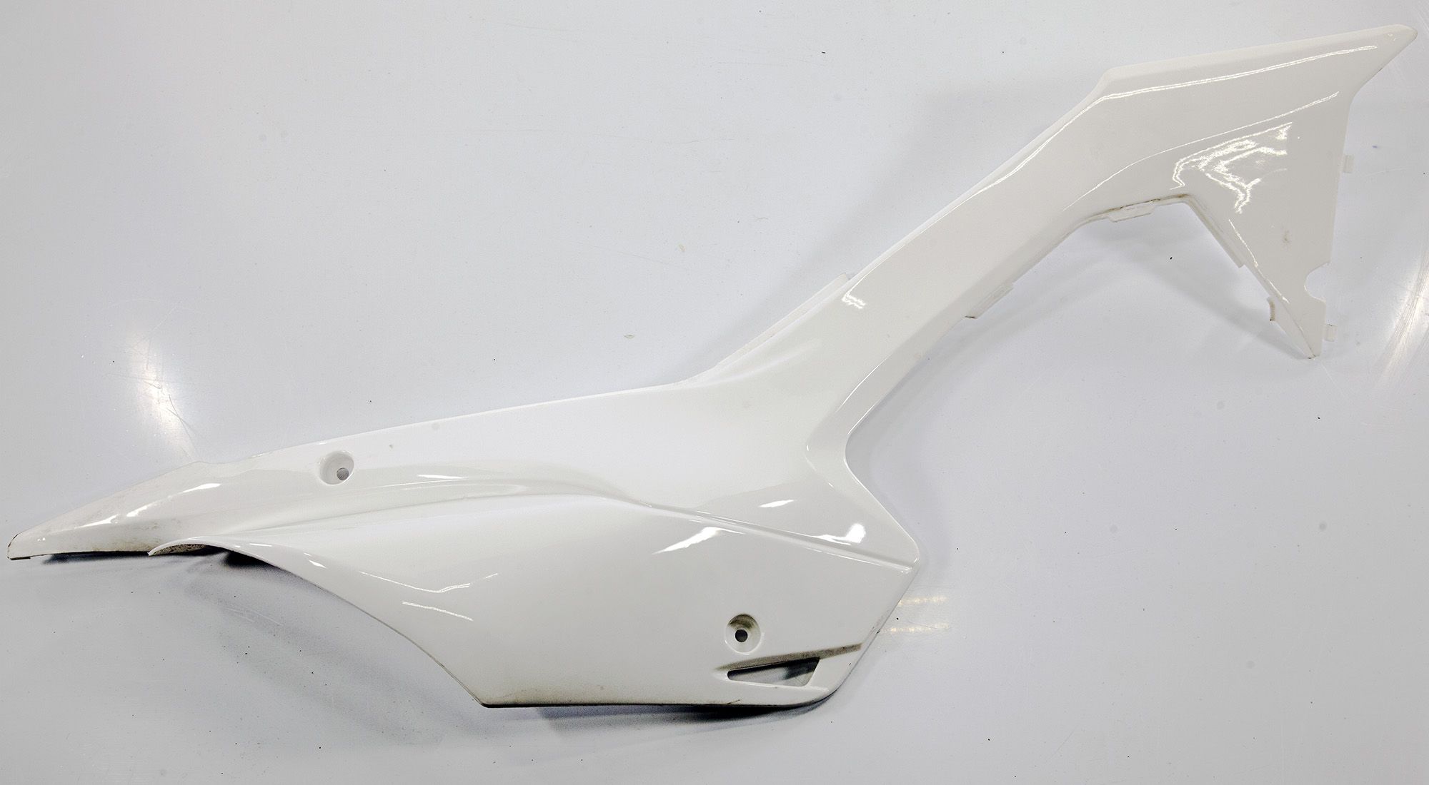 Облицовка правая белая